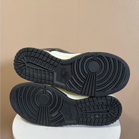 Size 8W - Nike Dunk Low Vintage Panda - Picture 6 of 6